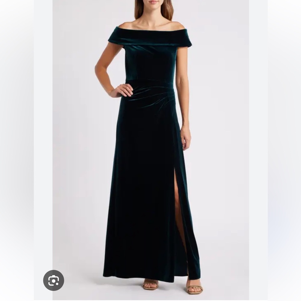 Elegant Velvet Maxi Dress with Slit